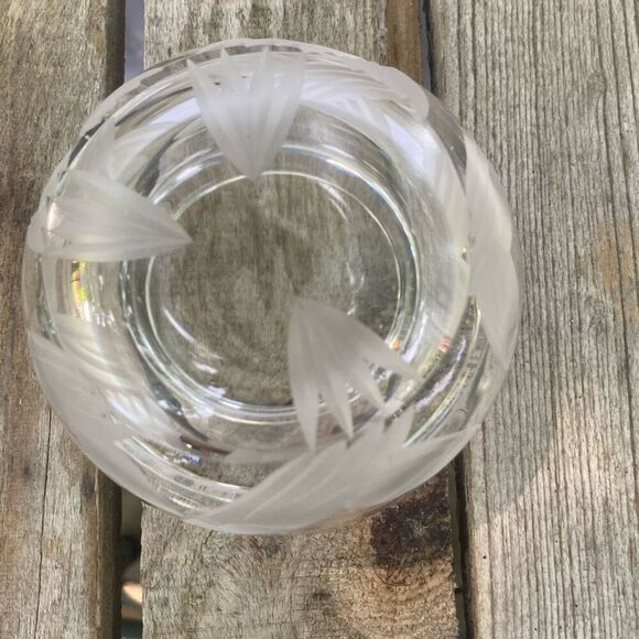 Vintage Frosted Leaf Cut Crystal Glass Trinket Box with Lid Clear Round Vanity J - Picture 7 of 9